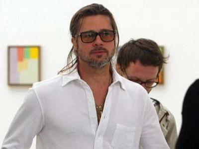 Brad Pitt Marah Lihat Lukisan Jolie Pasca Masektomi