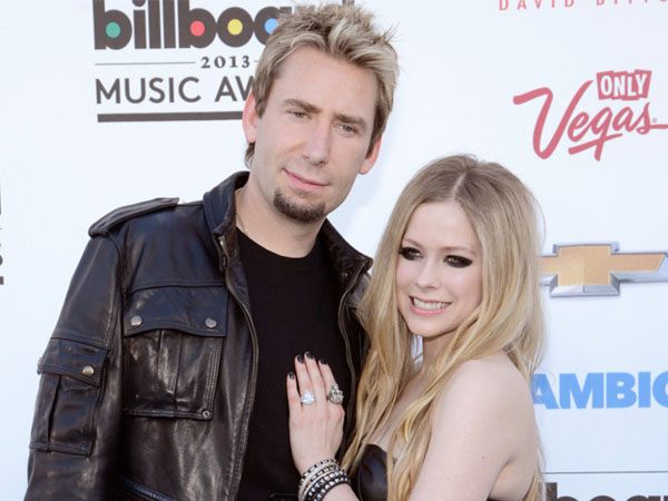 Sebelum Bercerai dengan Avril Lavigne, Chad Kroeger Berpesta dengan Wanita Lain