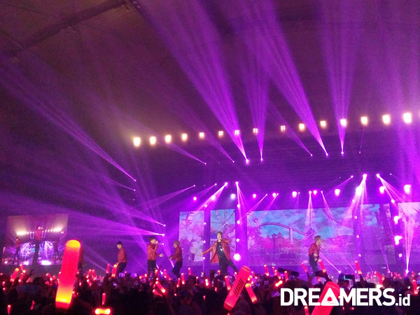 Cover Big Bang Hingga EXID, Penampilan iKON di Konser Jakarta Sukses Bikin Fans Histeris