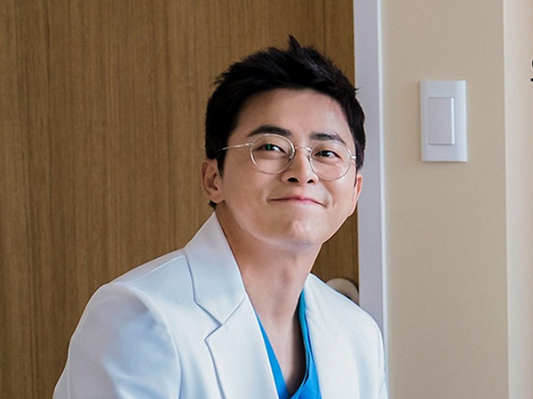 Jo Jung Suk Ungkap Gummy Penggemar Berat Drama Hospital Playlist