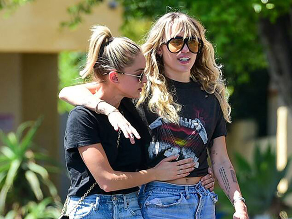 Miley Cyrus dan Kaitlynn Carter Disebut Telah Putus!