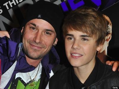 Jadi Anak Berbakti, Justin Bieber Belikan Rumah Untuk Sang Ayah