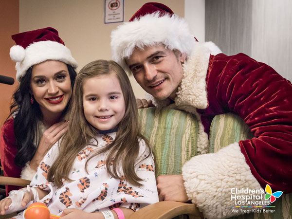 Jelang Natal, Katy Perry dan Orlando Bloom Kompak Hibur Anak-anak di Rumah Sakit