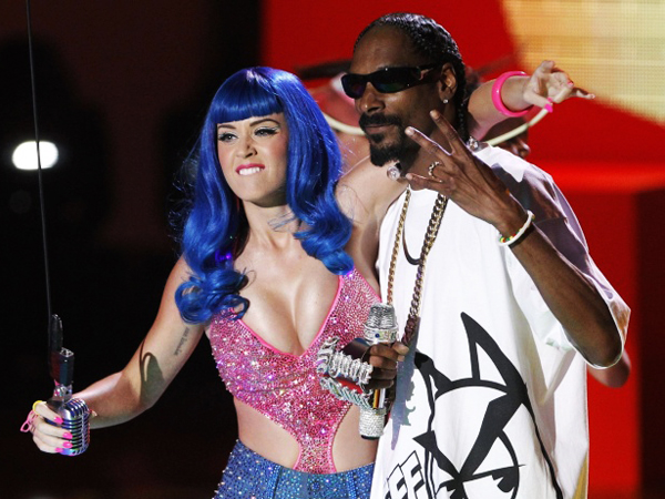 Karena Iggy Azalea, Katy Perry Kini Dilarang Tampil Bareng Snoop Dogg?