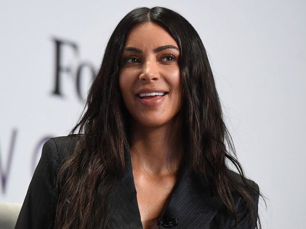Promosi Lini Parfum Terbaru, Kim Kardashian Pamer Foto Eksplisit Tubuhnya!