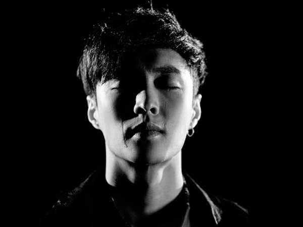 Lay EXO Nyanyikan Kisah Cinta Bertepuk Sebelah Tangan di MV ‘Monodrama’