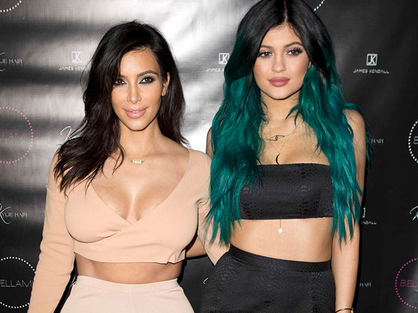 Kim Kardashian Bela Kylie Jenner yang Dihujat Sebagai Wanita Tersukses