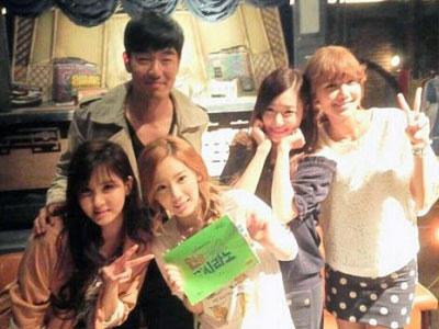 Member Girls' Generation Kunjungi Sooyoung di Set dramanya