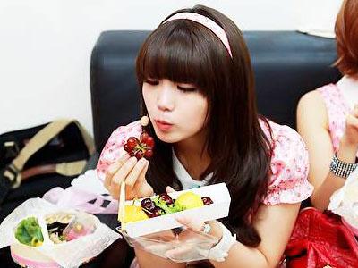 Eunji A Pink Pamer Jago Makan Dalam Barefoot Friends