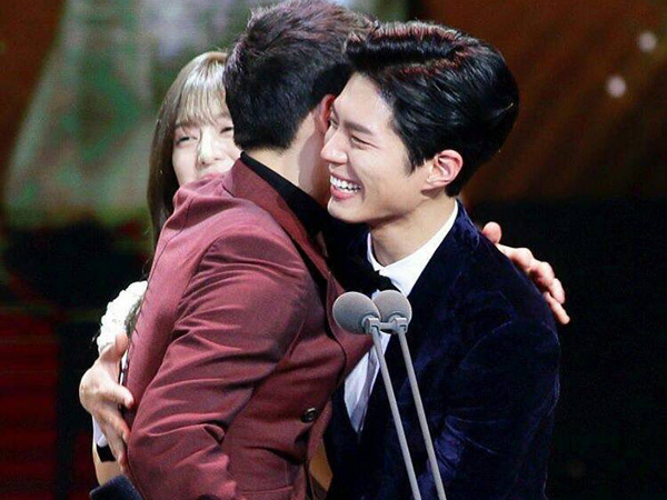So Sweet, Song Joong Ki Menangis Haru Saksikan Kemenangan Park Bo Gum di KBS 'Drama Awards'