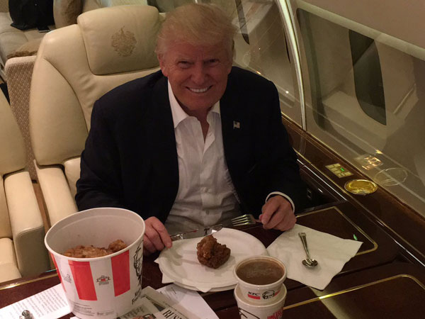 Makan KFC Gunakan Pisau Garpu, Donald Trump Dibully Netizen!