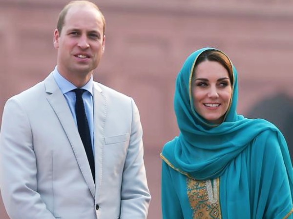 Curi Perhatian, Kate Middleton Kunjungi Masjid Sambil Kenakan Hijab