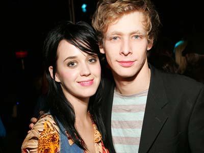 Katy Perry Hancur, Sang Mantan Pacar Bunuh Diri