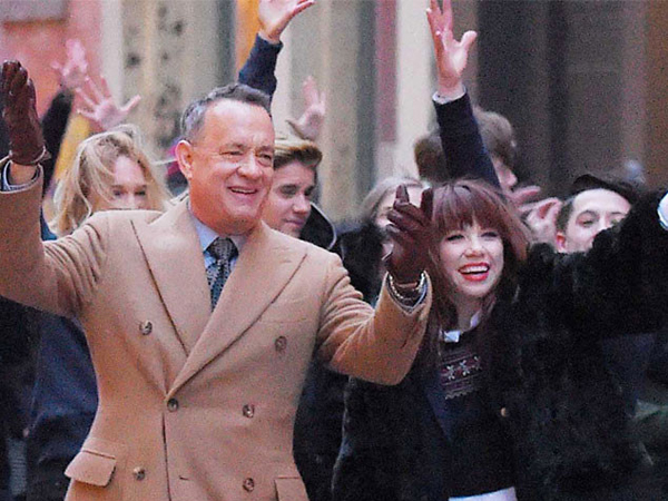 Tom Hanks Sempat Enggan Akting Menari di MV Terbaru Carly Rae Jepsen?
