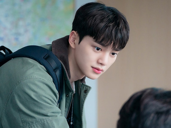 Song Kang Jadi Reporter Muda nan Menawan di Teaser Drama Terbaru