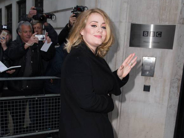 Empat Tahun Vakum, Adele Teteskan Air Mata Saat Promosikan 'Hello' Untuk Pertama Kalinya