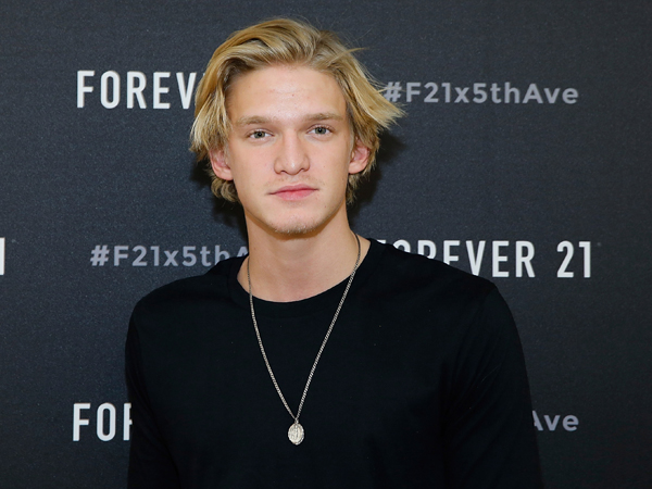 Putus dari Gigi Hadid, Cody Simpson Pilih Fokus Bermusik
