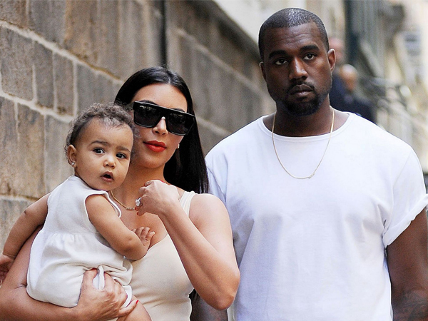 Rayakan Hari Ibu, Kanye West Hadiahkan 1000 Mawar untuk Kim Kardashian