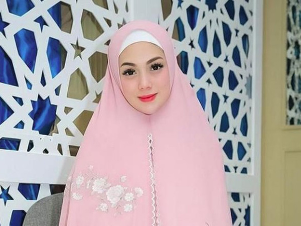 Non Muslim, Celine Evangelista Cantik Berhijab Selama Ramadhan