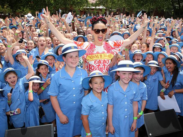 Konser di Australia, Katy Perry Juga Bagikan Uang Ratusan Juta untuk Sekolah Musik!