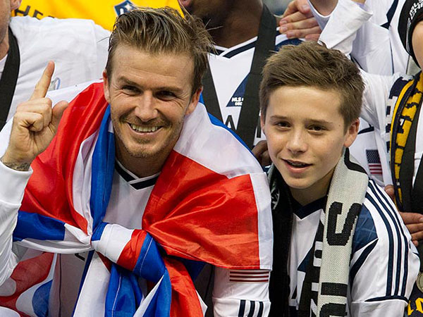 Duh, David Beckham dan Putranya Alami Kecelakaan Mobil!