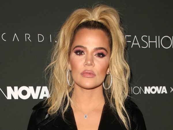 Khloe Kardashian Terlihat Berbeda di Foto Selfie Terbarunya, Diduga Hasil Editan?