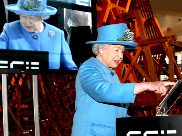 Ratu Elizabeth II Bergabung di Twitter! Apa Isi Tweet Pertamanya?