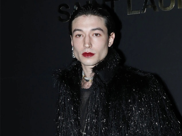 Ezra Miller Mengaku Tidak Bersalah atas Tuduhan Pencurian