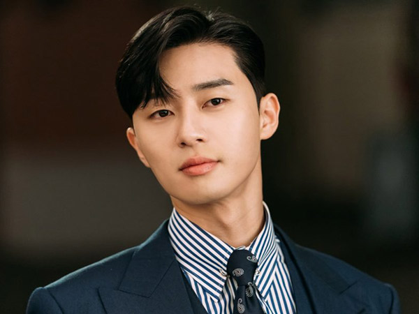 Keren! Park Seo Joon Jadi Aktor Korea Pertama yang Wajahnya Terpampang di New York Times Square