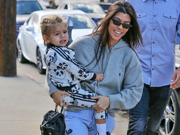 Anak Bungsu Kourtney Kardashian, Reign Dissick Beri Jari Tengah Untuk Paparazzi