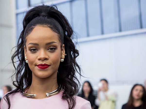Tak Kunjung Rilis Album Baru, Rihanna Mulai Bosan Nyanyikan Lagunya Sendiri?