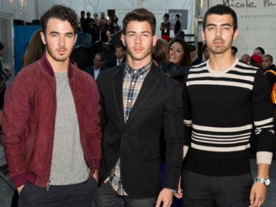 Diterpa Banyak Berita Tak Sedap, Jonas Brothers : "Fans, Bersabarlah!"