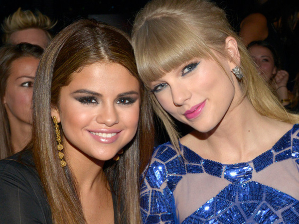 Apa Sih yang Dibicarakan oleh Selena Gomez dan Taylor Swift Saat Sedang Berdua?