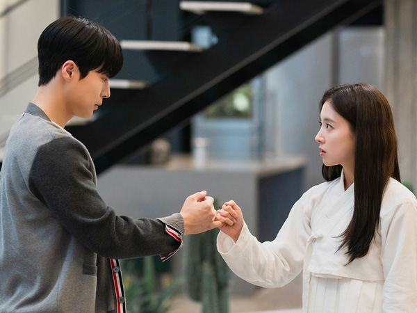 Bae In Hyuk dan Lee Se Young Resmi Jadi Pasutri Palsu di 'The Story of Park's Marriage Contract'