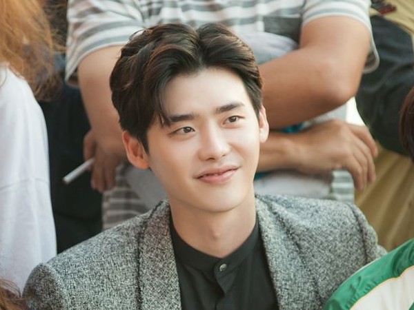 Pihak Promotor Angkat Bicara Soal Masalah Penahanan Paspor Lee Jong Suk di Jakarta