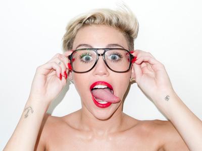 Wow, Miley Cyrus Asuransikan Lidahnya Sampai Hampir 12 Milyar Rupiah?