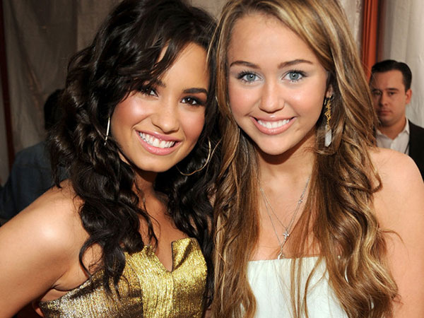 Tidak Berteman Lagi dengan Miley Cyrus, Ini Alasan Demi Lovato