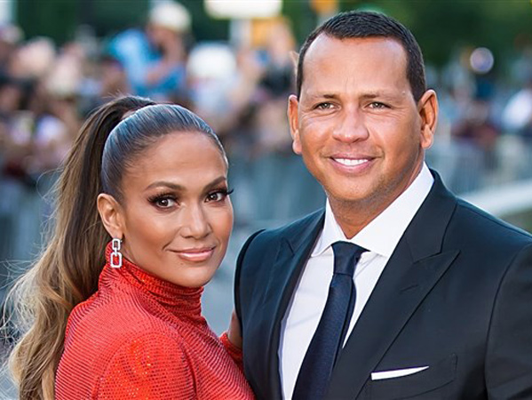 Hentikan Konser Sementara, Jennifer Lopez Beri Kejutan Ulang Tahun Romantis untuk Tunangan