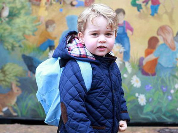 Hari Pertama Bersekolah, Tengok Lucunya Pangeran George Diantar Pangeran William