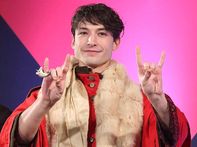 Ezra Miller Minta Maaf atas Perilakunya, Ungkap Mulai Perawatan Kesehatan Mental