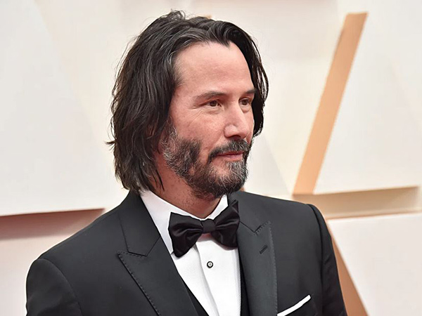 Keanu Reeves Tawarkan Kencan Virtual untuk Kegiatan Amal