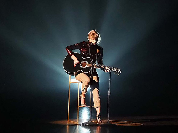 Pukau Penggemar, Taylor Swift Kembali ke Musik Country di ACM Awards 2020