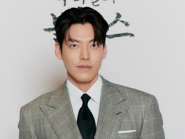 Kim Woo Bin Berbagi Cerita Perjuangan Syuting Drama Our Blues Melawan Mabuk Laut