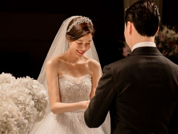 Resmi Menikah, Cantiknya Kim Ha Neul dengan Balutan Gaun Pengantin