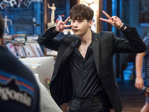 Intip Aksi Kocak Lee Jong Suk di Balik Layar Drama 'W'