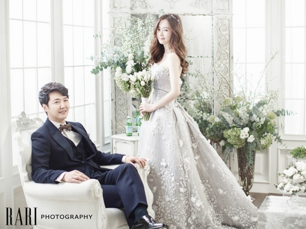Aktor Yoon Sang Hyun dan Penyanyi Maybee Resmi Menikah!