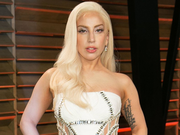 Lady Gaga Lebih Senang Manggung Hanya dengan Kenakan Pakaian Dalam?