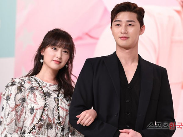 Tanggapi Rumor Pacaran dengan Kim Ji Won, Park Seo Joon: Dia Sangat Luar Biasa