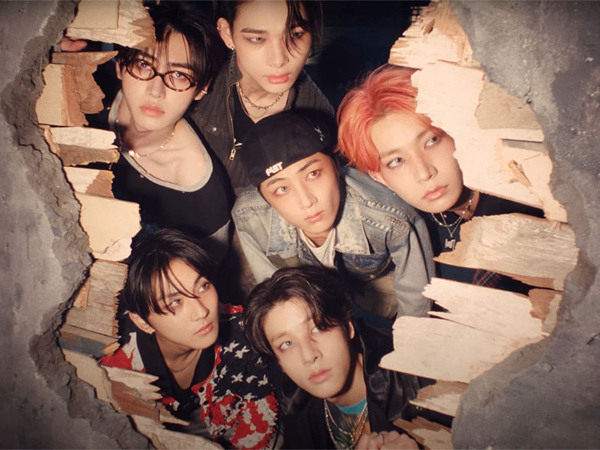 ENHYPEN Tampil Ekspresif dalam MV Horor Komedi 'Brought The Heat Back'