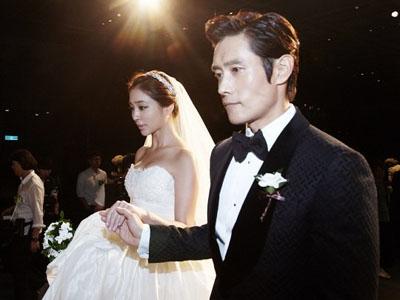 Lee Byung Hun dan Lee Min Jung Resmi Menikah!